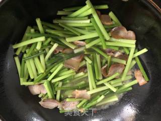 蒜苗炒咸肉的做法步骤：6