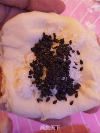 甜甜蜜蜜，黑芝麻糖饼的做法步骤：10