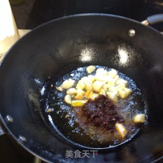 青花椒香芹烧鱼的做法步骤：3