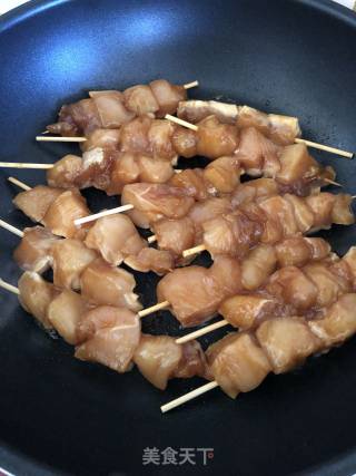香煎鸡肉串的做法步骤：3