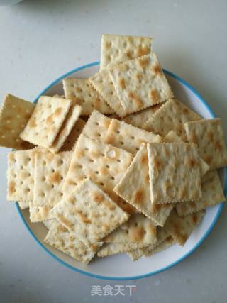 牛轧饼干的做法步骤：1