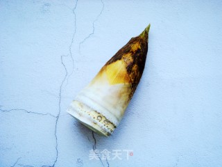 剁椒蒸春笋的做法步骤：1