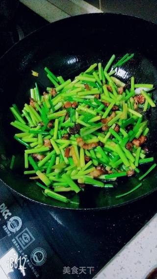 肉丁炒蒜苔的做法步骤：6