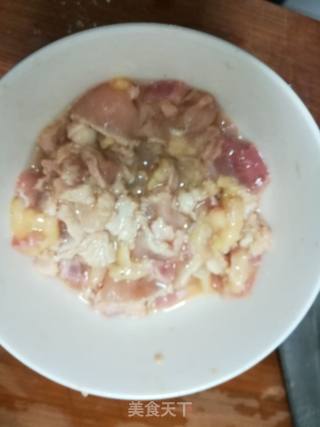 鸡肉炒春笋的做法步骤：2