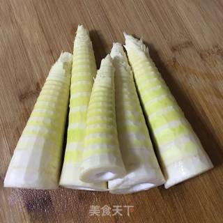 泡椒炒雷笋的做法步骤：1