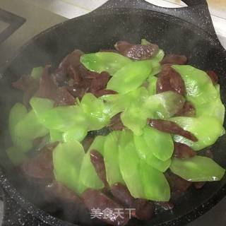 莴笋炒腊肠的做法步骤：8
