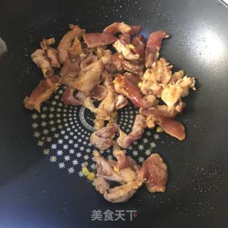 蒜苔炒肉的做法步骤：4