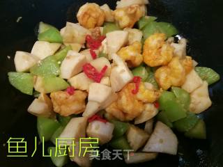 双笋戏虾球──“鱼儿厨房”私房菜的做法步骤：13