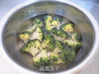 培根西兰花的做法步骤：1