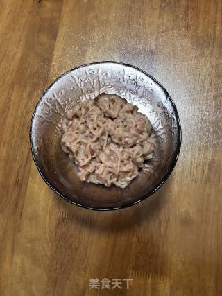 鸡丝炒蒜苗的做法步骤：1