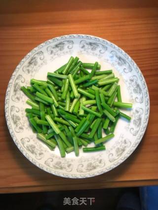 鸡丝炒蒜苗的做法步骤：2