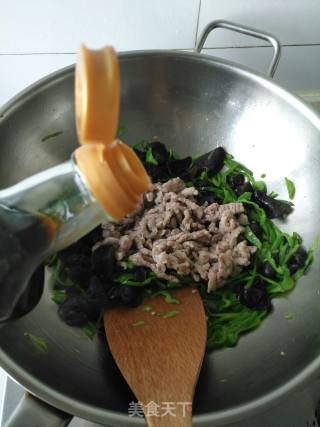 青椒木耳炒肉丝的做法步骤：7