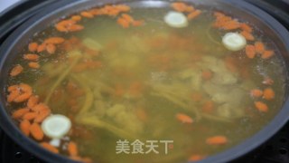人参鲍鱼枸杞汤 补肺、养颜、固体、提高身体免疫力的做法步骤：6