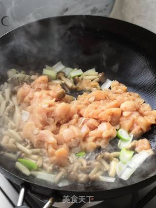 低脂好菜～蟹味菇炒鸡脯肉的做法步骤：5