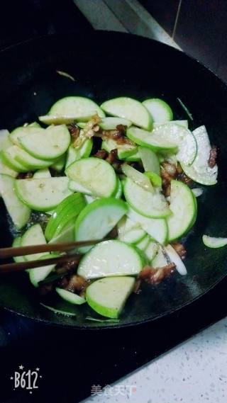 西葫芦炒肉的做法步骤：6