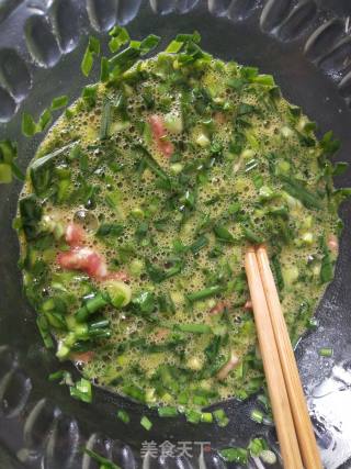鸡蛋摊韭菜的做法步骤：3