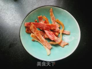桑葚培根芦笋手卷的做法步骤：2