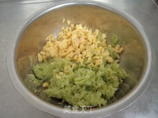 圆白菜瓜皮馅蒸包的做法步骤：7