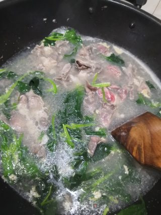 牛肉片菠菜汤的做法步骤：4