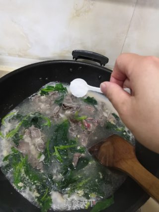 牛肉片菠菜汤的做法步骤：5