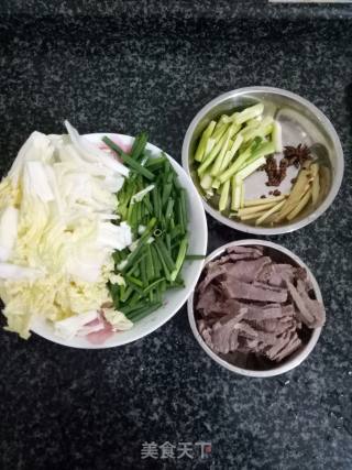 娃娃菜芦笋炒牛肉的做法步骤：1