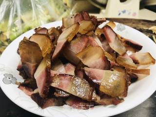 青笋炒腊肉的做法步骤：4
