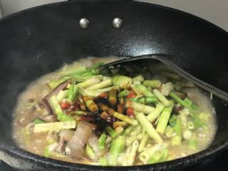 青笋炒腊肉的做法步骤：9