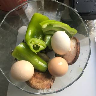 青椒炒蛋的做法步骤：1