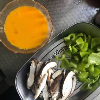 青椒炒蛋的做法步骤：2