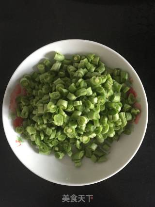 干煸肉末豆角的做法步骤：1