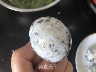 咸蛋黄肉松饭团-便当的做法步骤：8