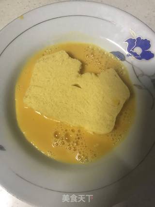 馒头片与脆皮肠的做法步骤：4
