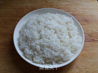 酱油蛋炒饭的做法步骤：1