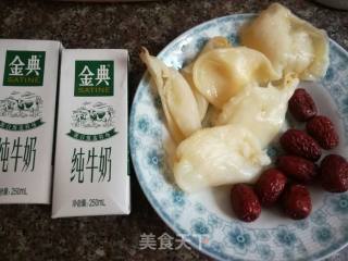 纯奶炖鸡蛋胶的做法步骤：1