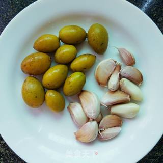 青榄蒸鸭肉的做法步骤：1