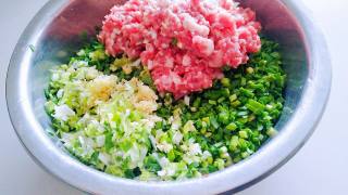 韭菜蒸饺的做法步骤：2