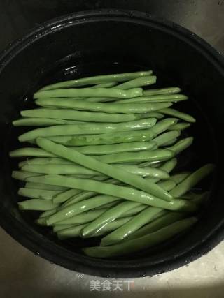 豆豉蒜香四季豆的做法步骤：1