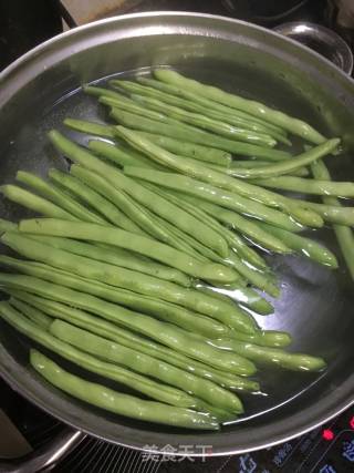 豆豉蒜香四季豆的做法步骤：2