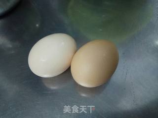 艾叶煮鸡蛋的做法步骤：2