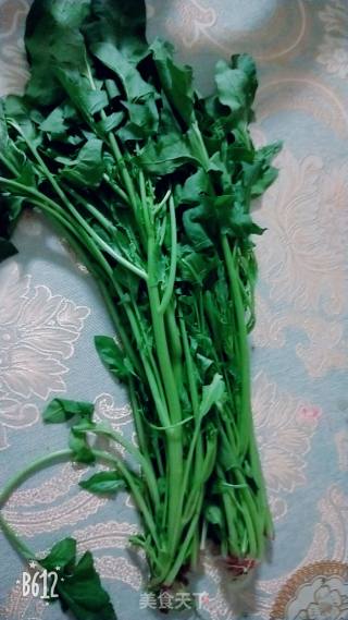 凉拌菠菜的做法步骤：1