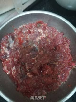 杏鲍菇炒牛肉的做法步骤：1