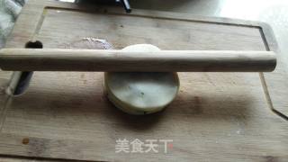 剩饺子皮版～～葱油饼的做法步骤：5