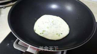 剩饺子皮版～～葱油饼的做法步骤：7