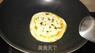 剩饺子皮版～～葱油饼的做法步骤：8