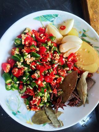 红烧牛肉炖土豆的做法步骤：3