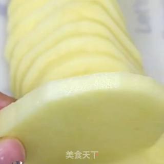 土豆蔬菜鸡蛋饼的做法步骤：1