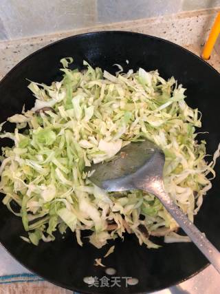 小炒圆白菜香菇的做法步骤：5