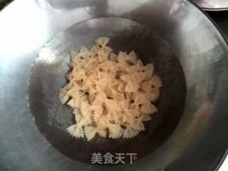 番茄蓝莓沙司意粉的做法步骤：3