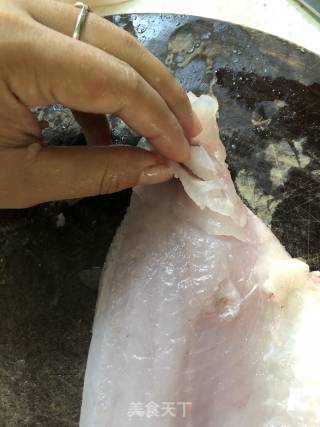 菊花鱼（糖醋鲈鱼）的做法步骤：2