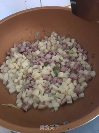 土豆肉丁炸酱面的做法步骤：5